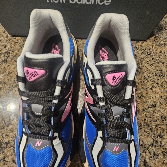 New Balance
9060 \